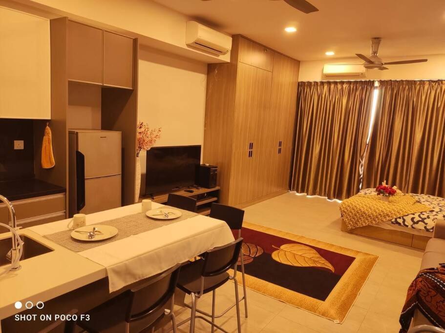 Bs828- Klia- Wifi- Netflix- Parking-new- Bell Suites- Sepang, 5068 Apartment *